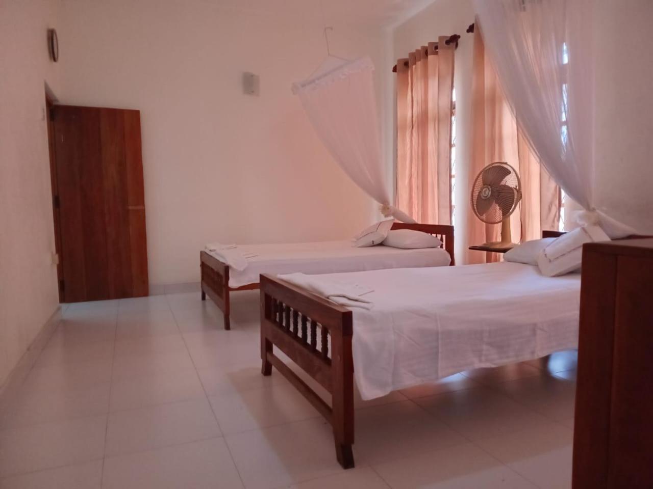 Ajanthas' Homestay Канди Екстериор снимка