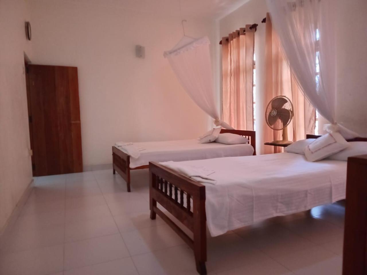 Ajanthas' Homestay Канди Екстериор снимка