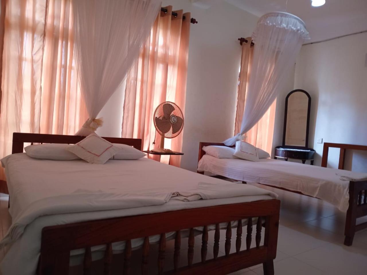 Ajanthas' Homestay Канди Екстериор снимка